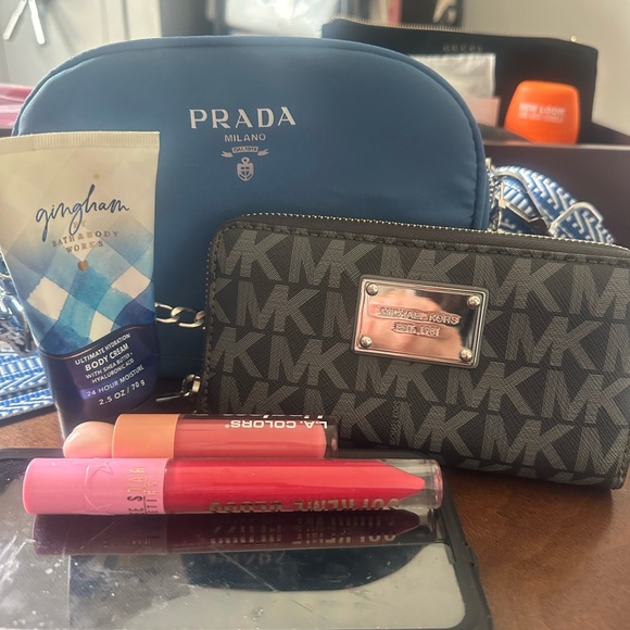 Prada Beauty Bag GWP item - Picture 8 of 8